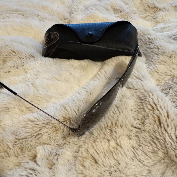 Large Ray Ban Aviator Gradient Blue/Grey with Polished Gunmetal Frame - Picture 2 of 5